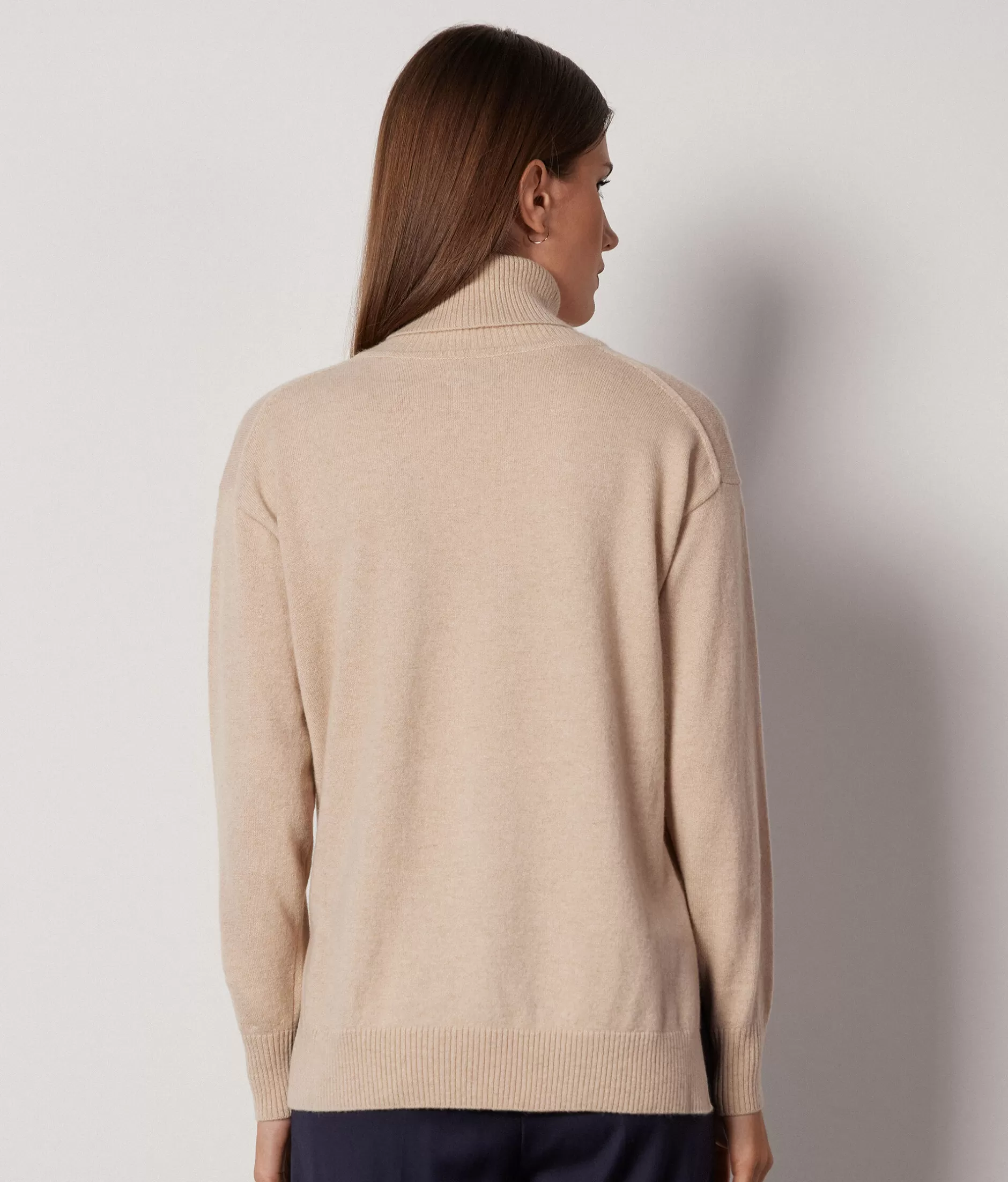 Maglione Falconeri in Cashmere Ultra Morbido con Scollo Alto e Spaccature Laterali - Tinta Crema Chiaro - Prezzo Promozionale

（：，