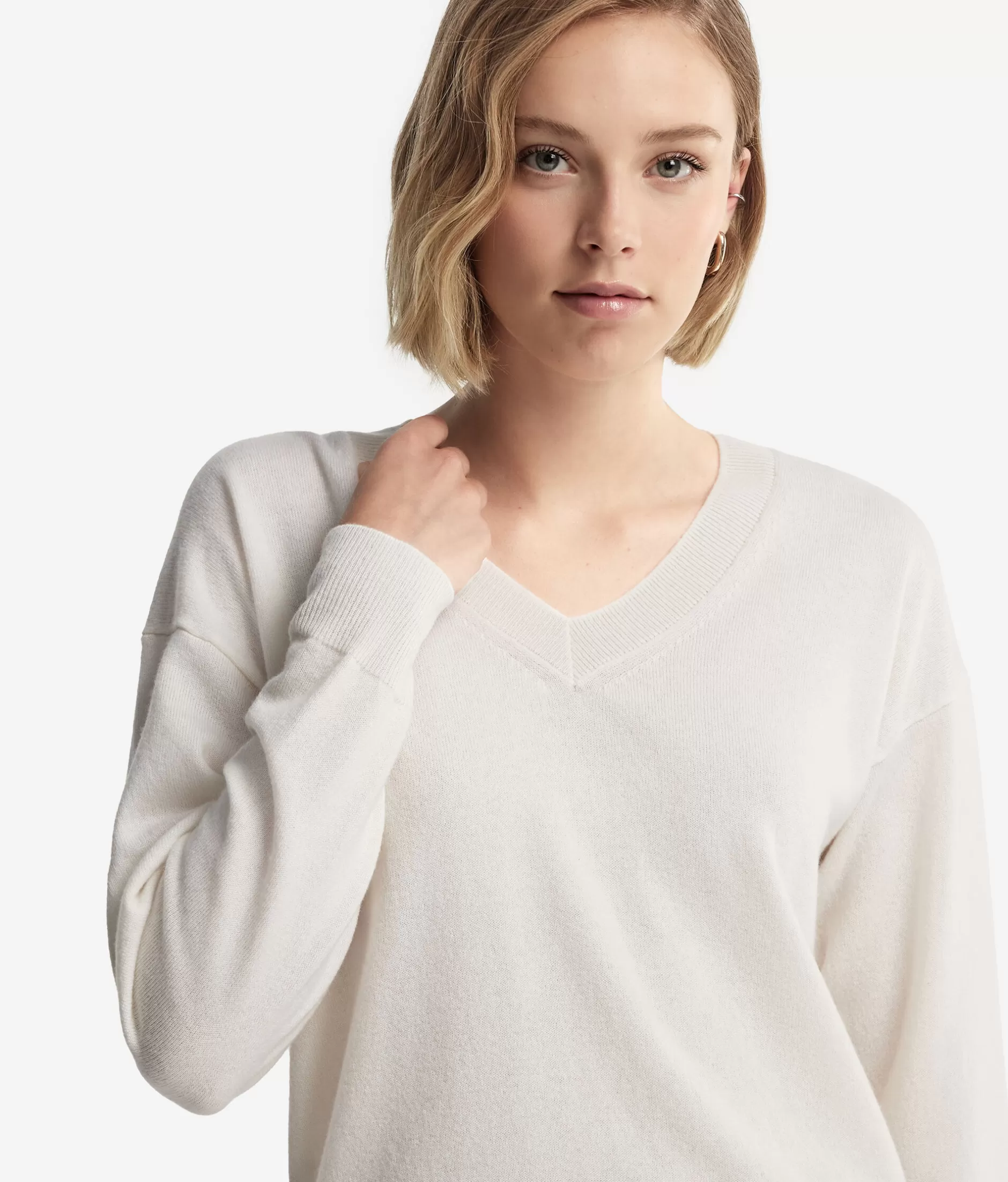 Falconeri Maglione in Cashmere Extra Morbido con Scollo a V, Bianco Nevato - Mod. 8005 con Fiocco Decorativo