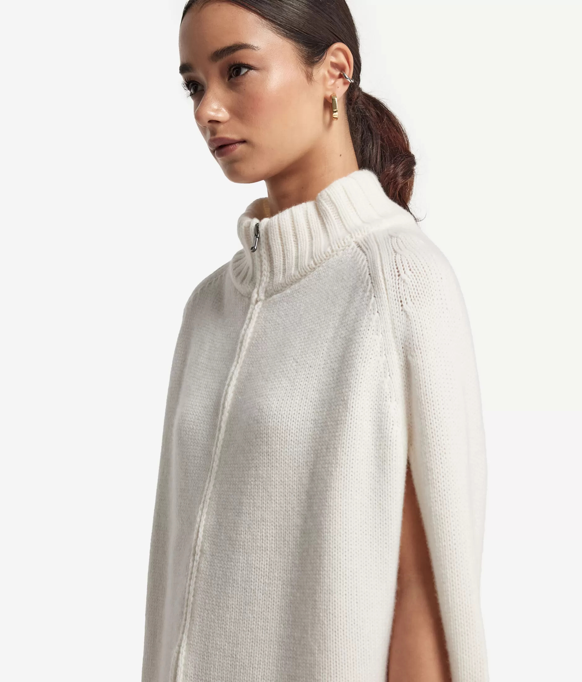 Lussuoso cappello in cashmere Falconeri con zip e fiocco - morbidezza estrema nel classico bianco invernale