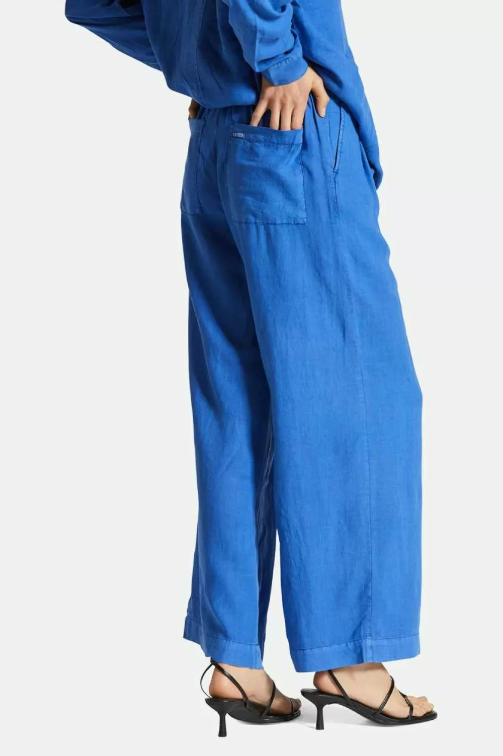 Pantaloni Retrò in Fibre Naturali con Gamba Oversize - Lino Mistato per Look Effortless by Brixton

(：，。，，
